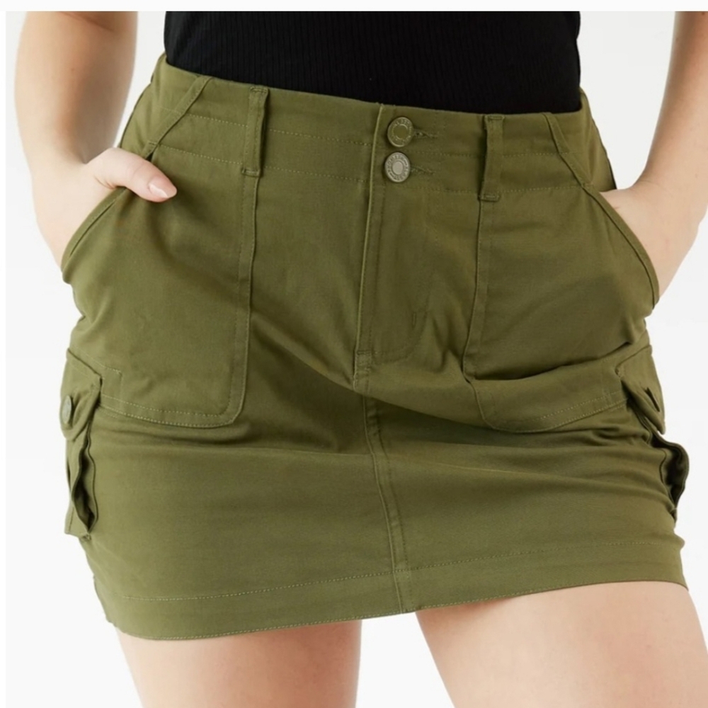 Klassy Network Cargo Skort | Army Green | Size M